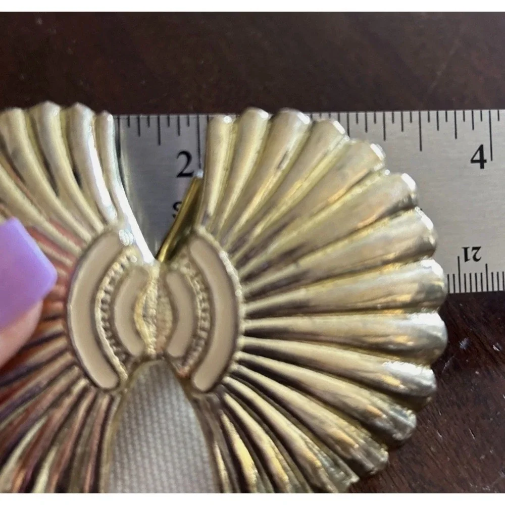 Vintage 80s Cream Elastic Cinch Belt M Gold Enamel Seashell Buckle Nautical GUC